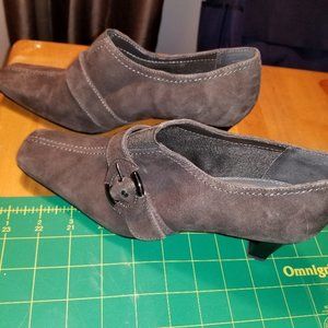 Liz Caliborne/ Gray /Suede /Heels